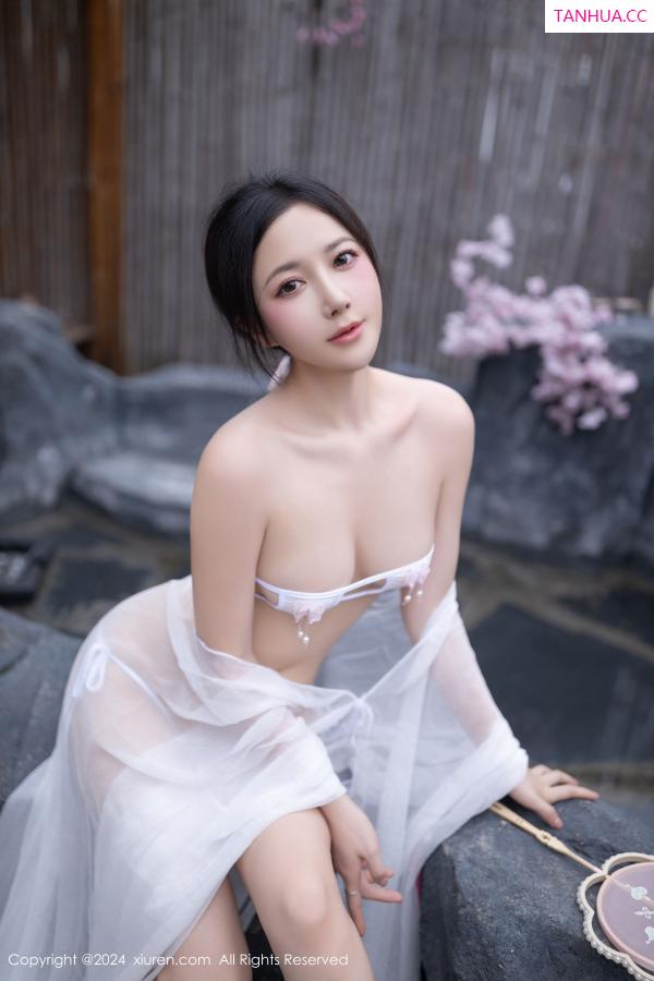 鱼子酱fish  [XiuRen]高清写真图 2024.07.26 No.8927 鱼子酱Fish 美腿性感第19张图片